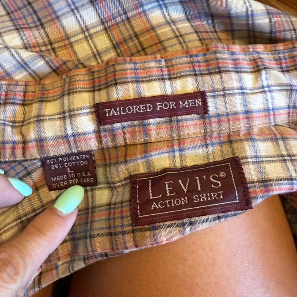 Levis levi action